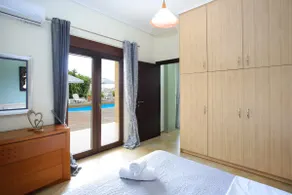 Sofia's Sunny Home + Private Pool + Gym - Image 4