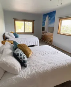 Cozy Escape: Hot Tub, Views, and Pet-Friendly - Image 3