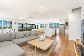 Cowrie House - Spacious Beachside Haven - Holiday Yamba - Image 2