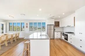 Cowrie House - Spacious Beachside Haven - Holiday Yamba - Image 3
