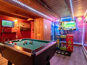 Farmhouse: Hot Tub, Mini Golf, Pickleball, POOL - Image 2