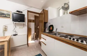 3 Bedroom Beautiful Apartment In Veli Losinj - Image 4