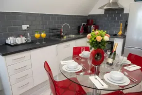 Rosey Lodge, 1-Bedroom Flat, Free Parking, WiFi - Image 4