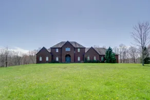 Hot Tub & Private Pond! Spacious McArthur Home - Image 4