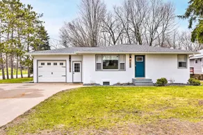 Walk to Lake Pepin: Charming Retreat w/ Deck - Image 3