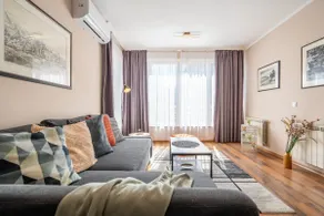 Downtown Stay: Art by Grandpa, Calm & Convenience - Image 4