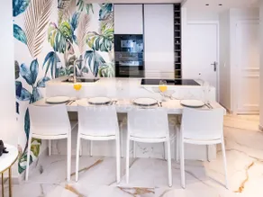 751, Renovated 2-bedroom apartment - Image 2