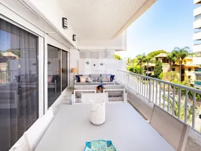 751, Renovated 2-bedroom apartment - Image 3