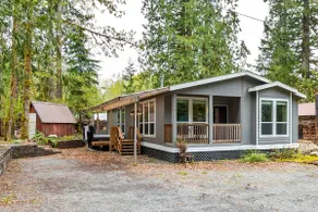 Hart Haus - spacious w/ hot tub, EV charger - Image 5