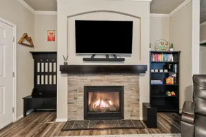 Hart Haus - spacious w/ hot tub, EV charger - Image 3