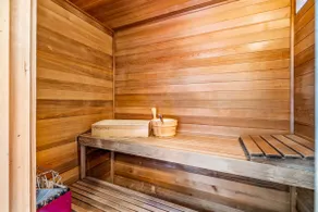 The Bentley Estate: Festivals, Karaoke, Grotto, Sauna, Putting Green, BBQ! - Image 5