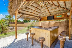 The Bentley Estate: Festivals, Karaoke, Grotto, Sauna, Putting Green, BBQ! - Image 4