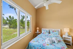 Renovated Cottage at the Historic Palms Inn of Sanibel- Includes Pool and Bikes - Image 4