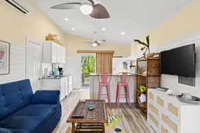 Renovated Cottage at the Historic Palms Inn of Sanibel- Includes Pool and Bikes - Image 3