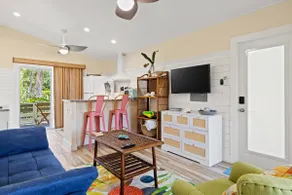 Renovated Cottage at the Historic Palms Inn of Sanibel- Includes Pool and Bikes - Image 2