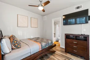 Vintage Charming 1-bedroom house with WiFi and AC - Image 4
