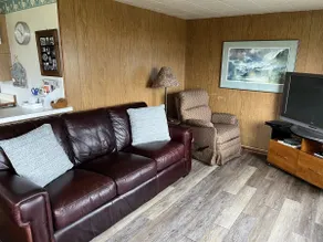 Lakefront Cabin - Image 5
