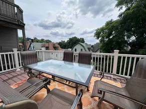 Super updated 4BR w/ large deck - Image 5