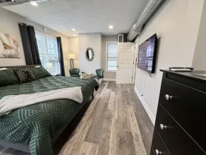 Super updated 4BR w/ large deck - Image 2