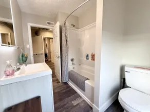 Super updated 4BR w/ large deck - Image 4