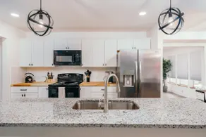 Hilltop Retreat, Bella Vista fenced, pet friendly - Image 2