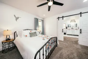 Hilltop Retreat, Bella Vista fenced, pet friendly - Image 5