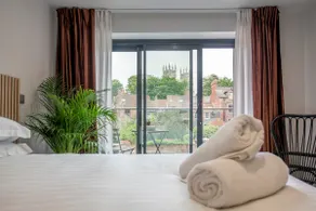 Stylish Duplex w/ York Minster Views & Free Parkin - Image 2