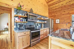 Spacious Cabin in Hocking Hills close to Caves.HotTub,Grill & 66 Acres of Hiking - Image 3
