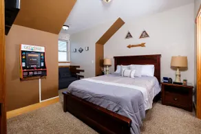 Pop's Place - King Bed, Indoor Pool Access - Image 5