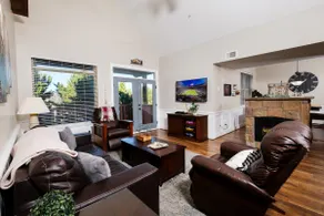 Pop's Place - King Bed, Indoor Pool Access - Image 2