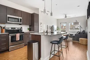 Luxury Apartment in Grandview - Image 3