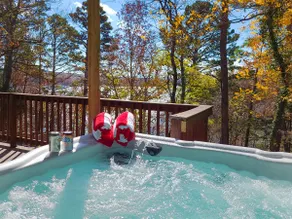 Splash Landing: Lakefront Luxury with Hot Tub & Firepit - Image 5