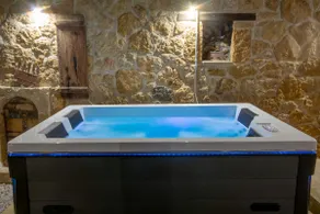 Pamelas House with Jacuzzi - Image 2
