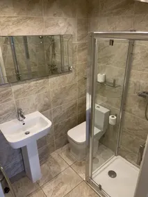 Present - Private bathroom - Sea view - Image 2
