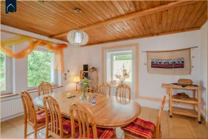 Creative house by the lake - Image 3