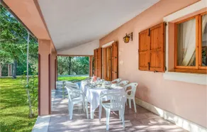 Gorgeous home in Ponzano di Fermo. - Image 2