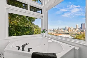 Breathtaking View of Pittsburgh! 3bd, king suite! - Image 4