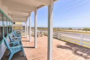 Gulf Coast Views! Coastal Winter Gem in Galveston - Image 2