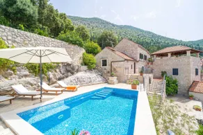Espaciosa casa vacacional totalmente equipada con barbacoa, piscina privada y jardín - Image 4