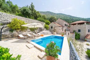 Espaciosa casa vacacional totalmente equipada con barbacoa, piscina privada y jardín - Image 2