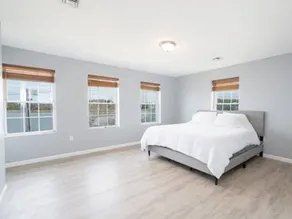Gorgeous 3BR Waterfront Retreat | Yale & Downtown - Image 3