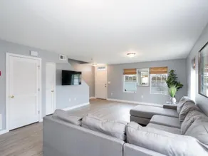 Gorgeous 3BR Waterfront Retreat | Yale & Downtown - Image 5
