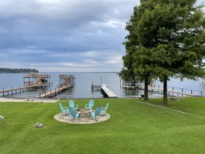 Sea La Vie Lake Front 3BR 3BA Retreat - Image 2