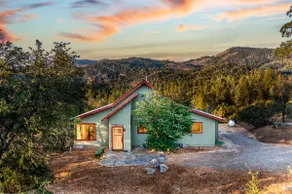 Hilltop Haven- Modern Cabin w/spa/views/privacy! - Image 2