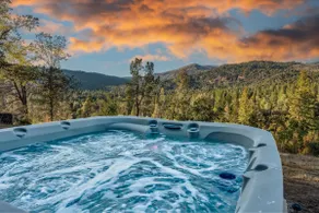 Hilltop Haven- Modern Cabin w/spa/views/privacy! - Image 5