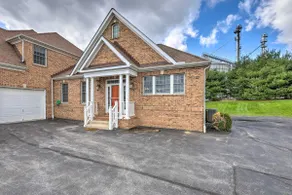 Dayton House w/ Private Hot Tub, Patio, Grill - Image 3