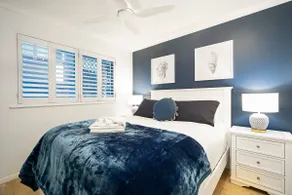 Hola Kirra - Ocean Blue Beachfront Oasis with Balcony - Image 3