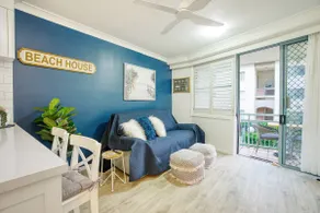 Hola Kirra - Ocean Blue Beachfront Oasis with Balcony - Image 5
