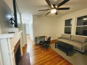 Renovated 1 bedroom in Forest Hills - A - Image 2