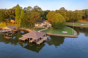 Private Waterfront Cove | Game Room | Dock | Pet Friendly | Fire Pit | Kayaks | Couples | Family Time - Image 3